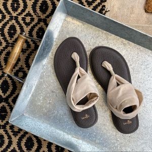 Beige Sanuk Sandals size 9 yoga mat